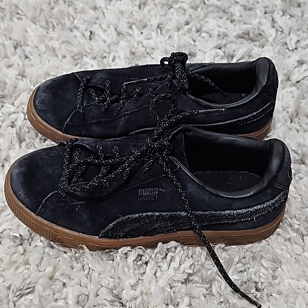 Puma suede tennis shoes